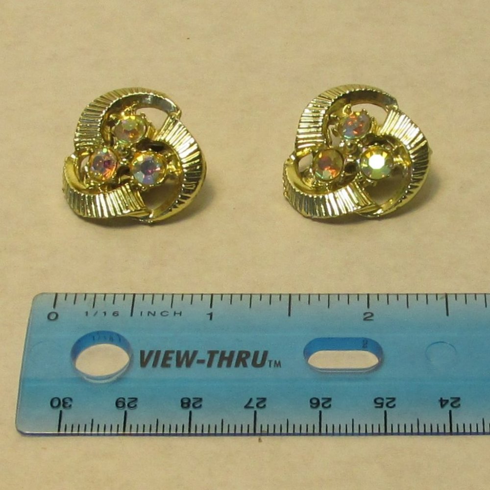 Vintage Clip On Swirl Earings